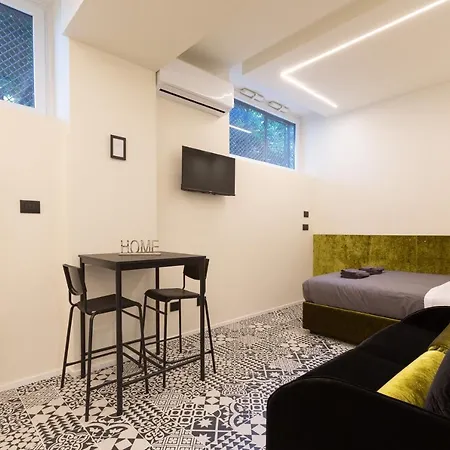 Pay60 -Crescenzago- Luxury Yellow House Milan Exterior photo